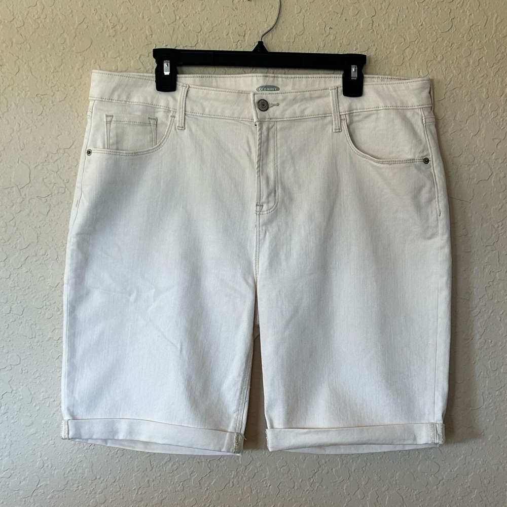 Old Navy cream denim Bermuda shorts, size 16, NWOT